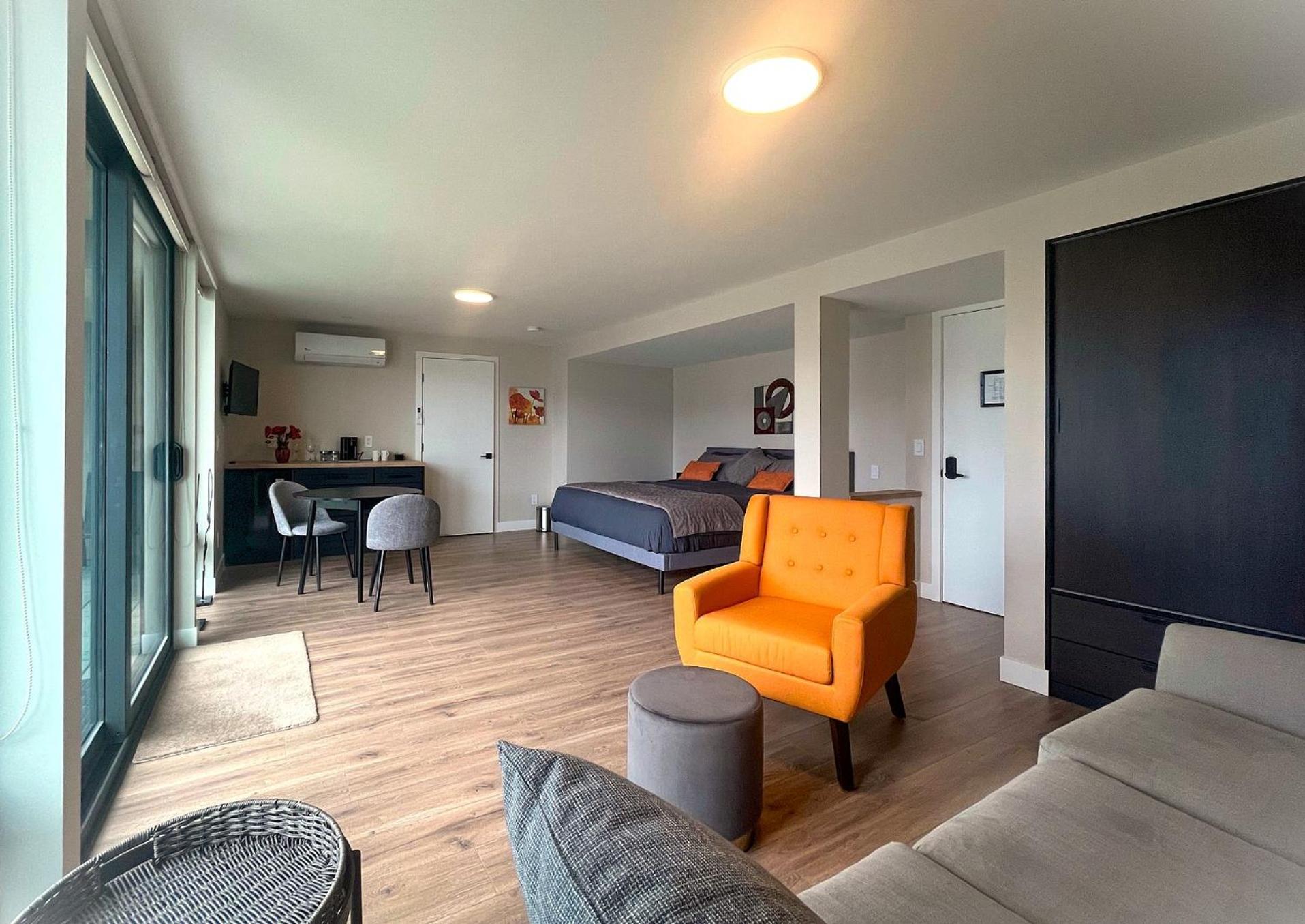 Kelowfornia Lakeview Retreat 基洛纳 外观 照片