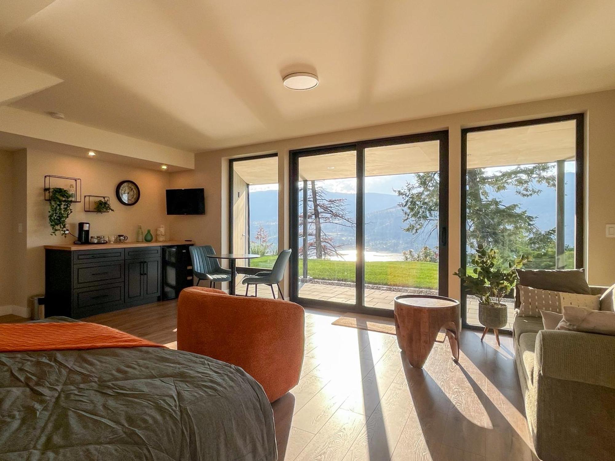 Kelowfornia Lakeview Retreat 基洛纳 客房 照片